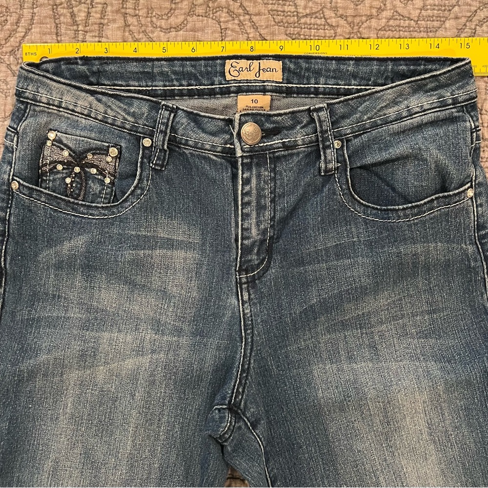 Earl Jeans Women's Classic Blue Straight Leg Jeans.